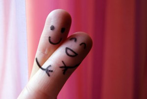 μέγεθος δακτύλου δείχνει τη συμπεριφορά των ανδρών. Δάκτυλα που αγκαλιάζονται. Ειδικευόμενοι ιατροί εξειδικευόμενοι αγροτικοί επικουρικοί eidikeuomenoi eidikeyomenoi