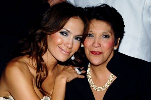 jennifer lopez με τη μητέρα της. ειδικευόμενη eidikeyomeni eidikeuomeni