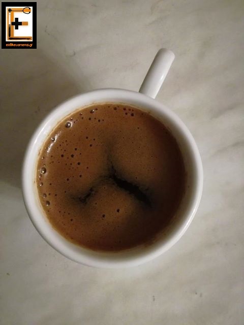 Τριγλώχινα αορτική βαλβίδα σχηματίζεται στο φλυτζάνι του καφέ